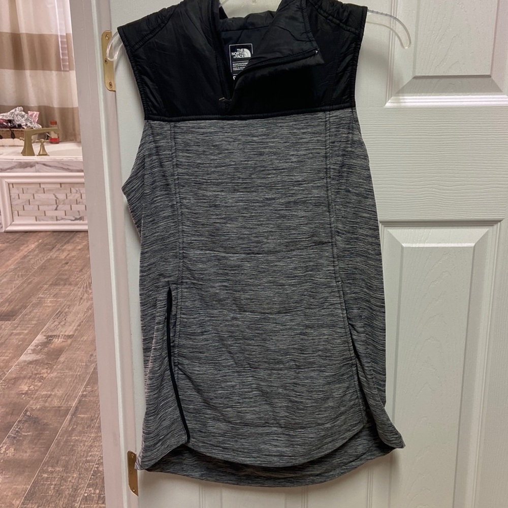 The north face women’s puffy vest grey black size S EUC